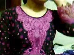 Mẹ Làm con, trong ga ...